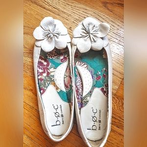 BALLET FLATS BY B.O.C, LEATHER UPPER, SIZE 8
